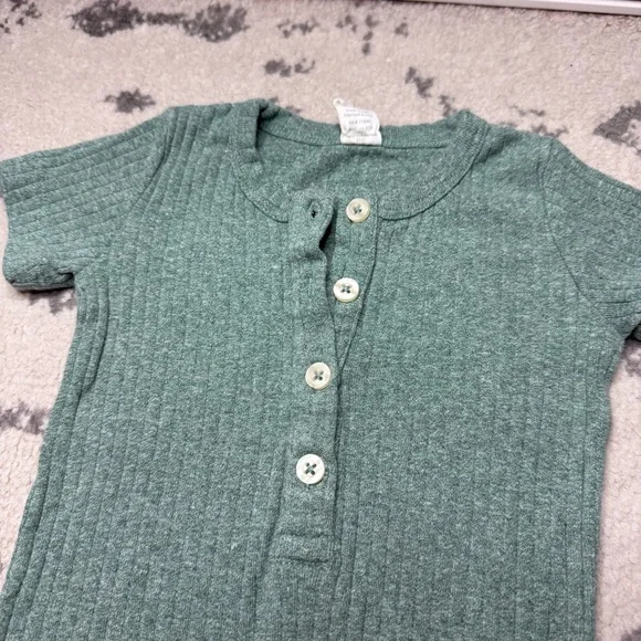 KATE QUINN Ribbed Green Shorts Romper Outfit - Picture 2 of 4